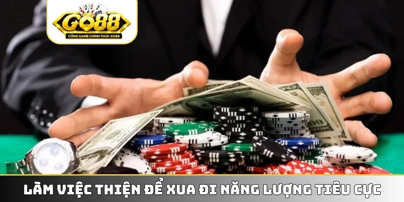 Làm việc thiện để xua đi năng lượng tiêu cực